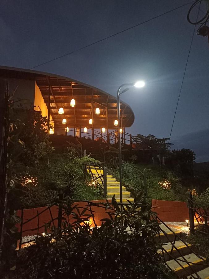 ホテル Glamping The Mountain Guatapé エクステリア 写真