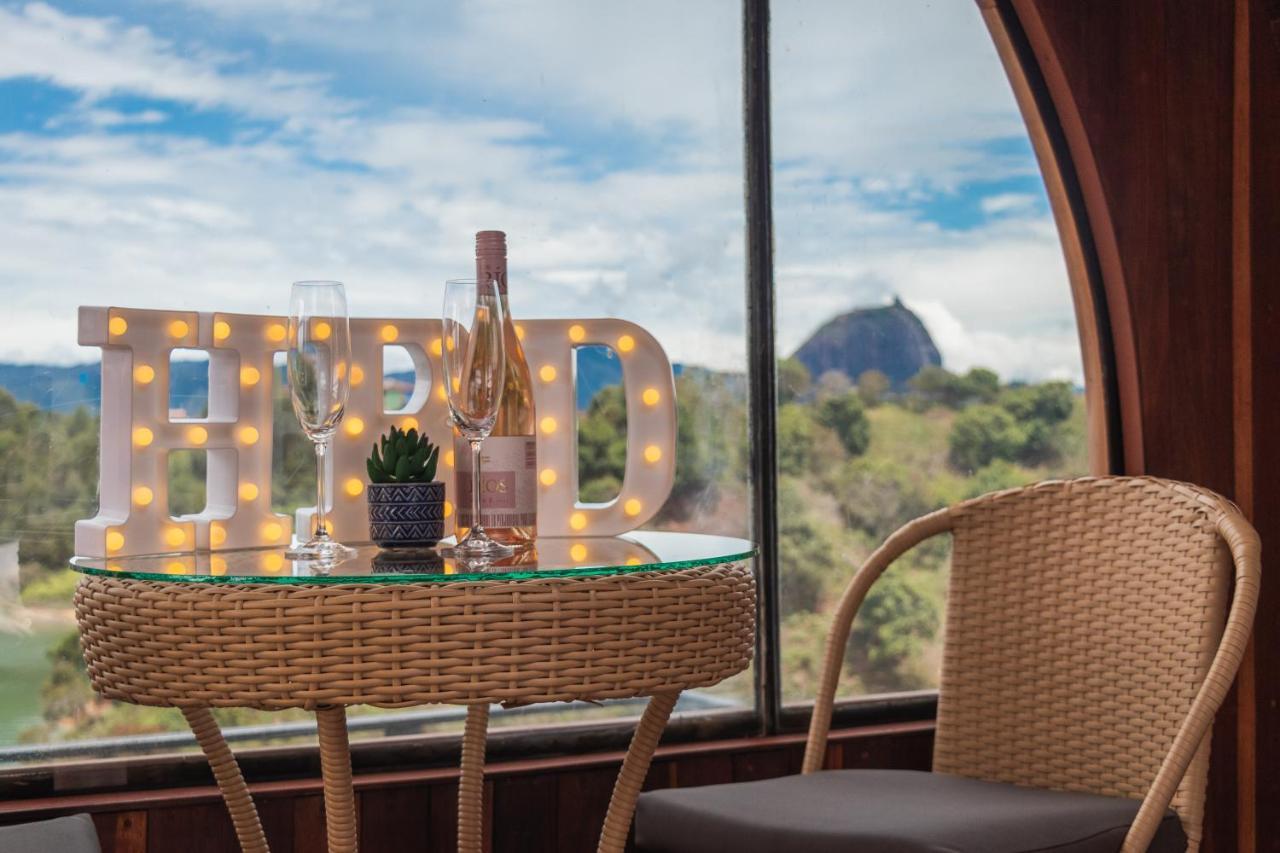 ホテル Glamping The Mountain Guatapé エクステリア 写真