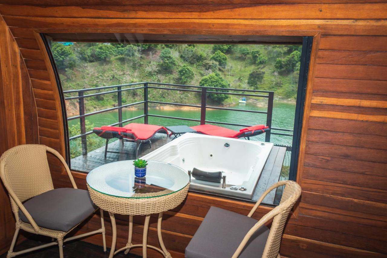 ホテル Glamping The Mountain Guatapé エクステリア 写真