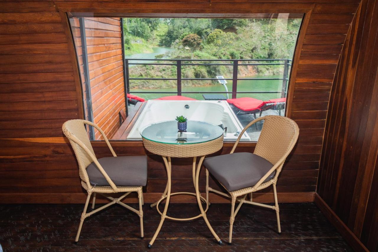 ホテル Glamping The Mountain Guatapé エクステリア 写真