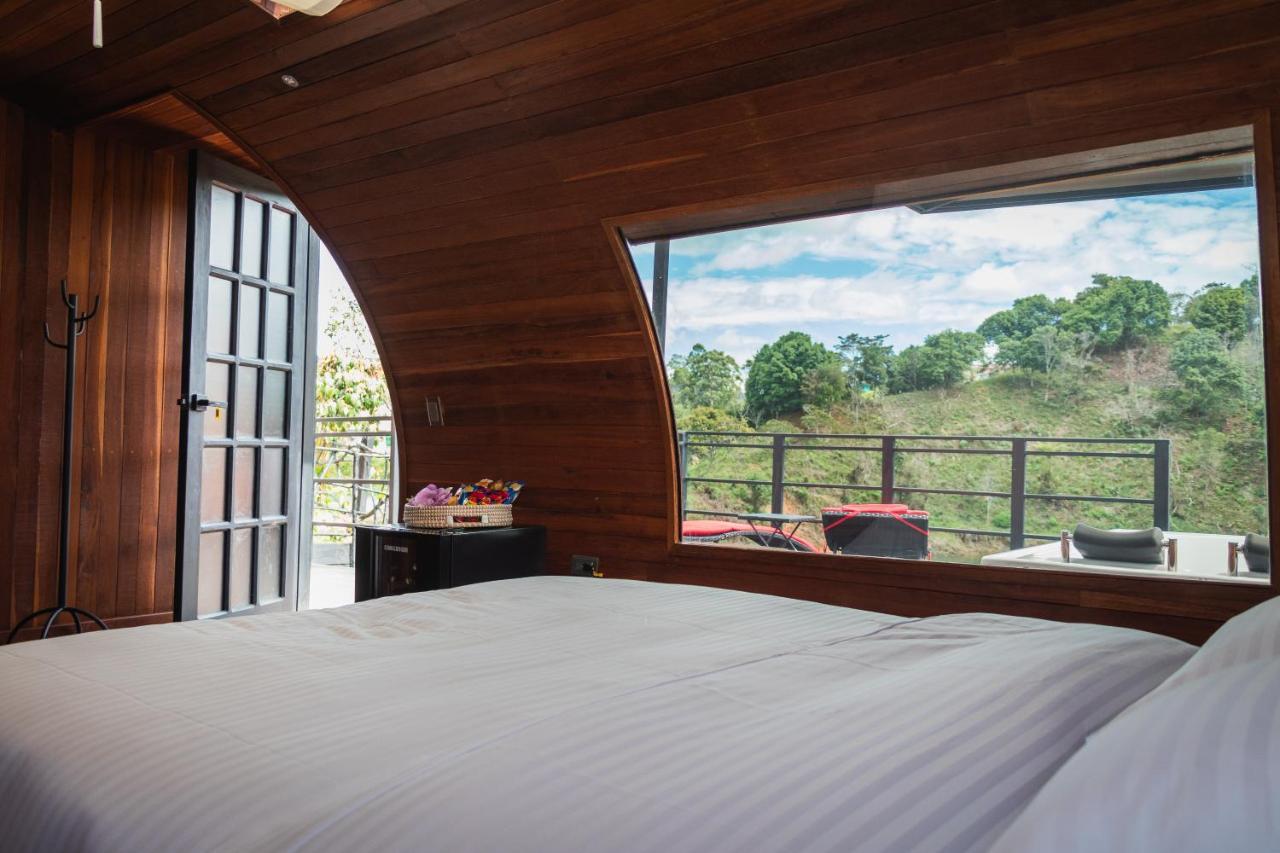 ホテル Glamping The Mountain Guatapé エクステリア 写真