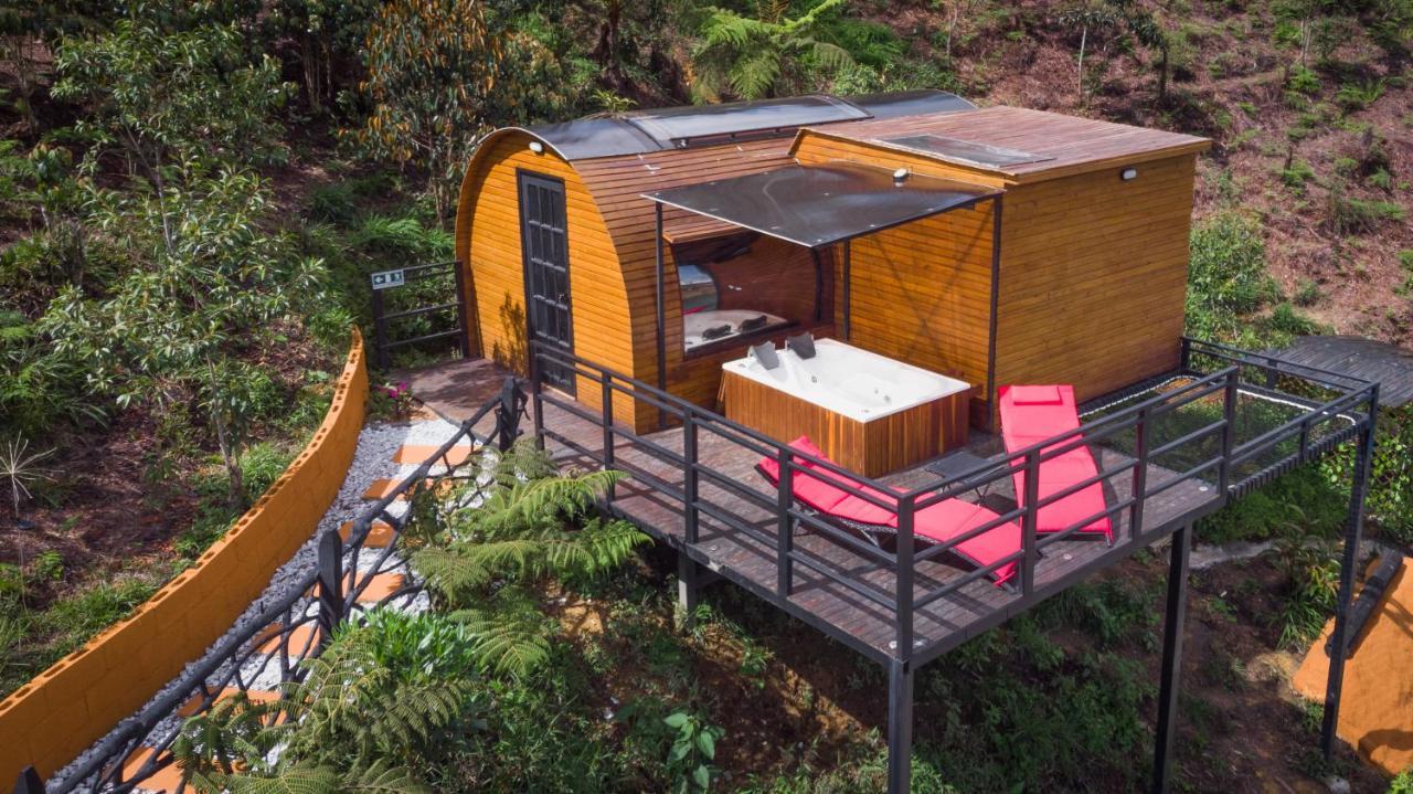 ホテル Glamping The Mountain Guatapé エクステリア 写真