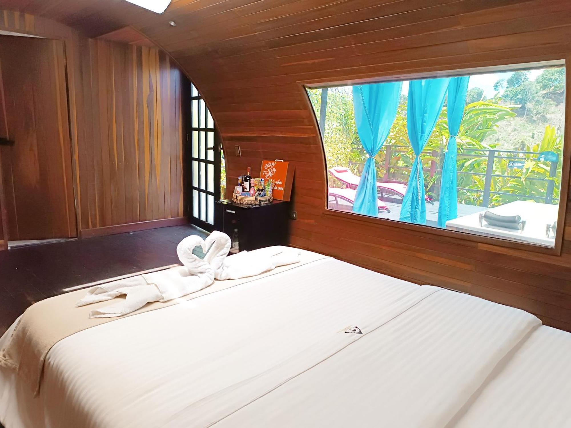 ホテル Glamping The Mountain Guatapé エクステリア 写真