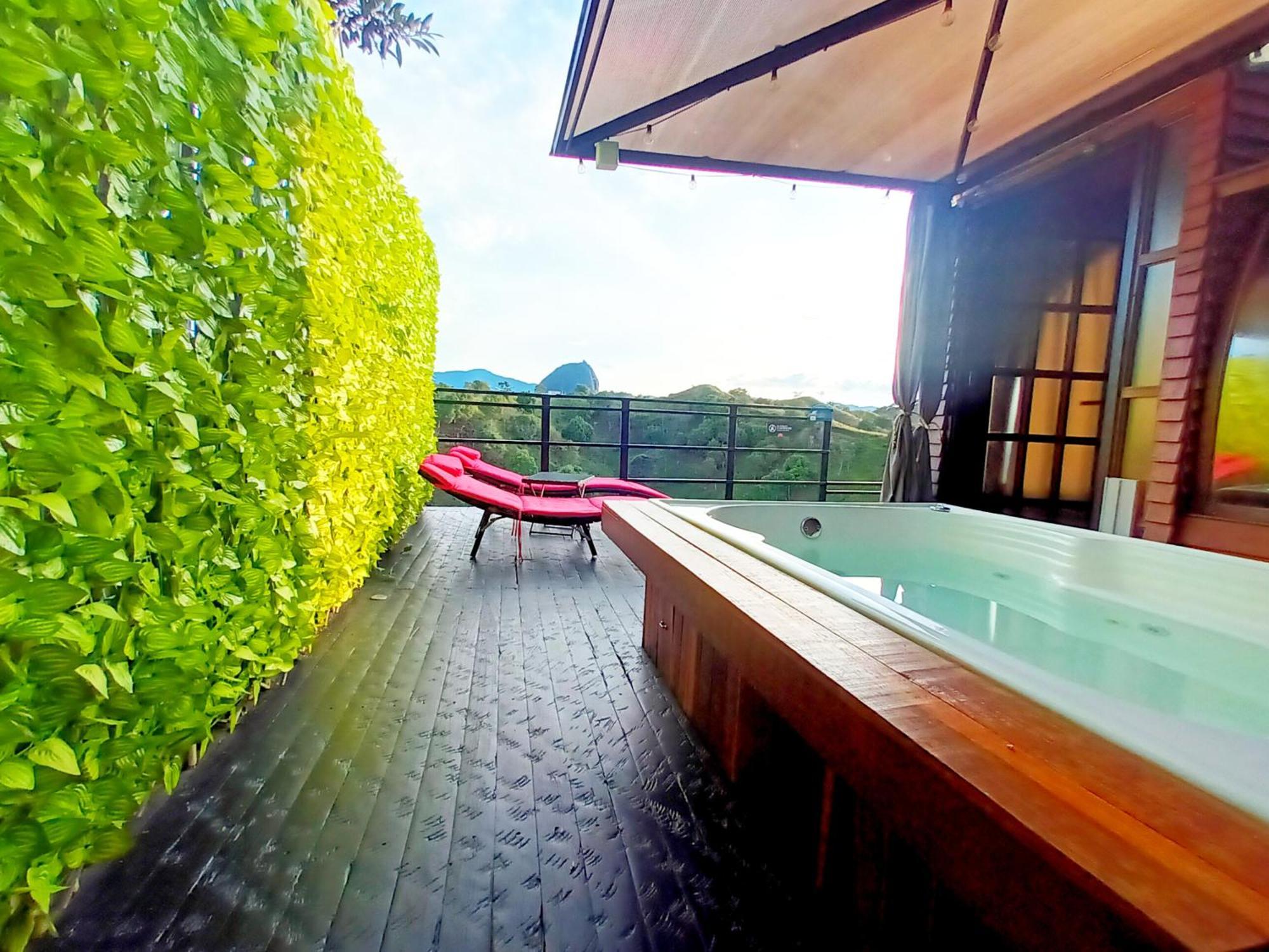 ホテル Glamping The Mountain Guatapé エクステリア 写真