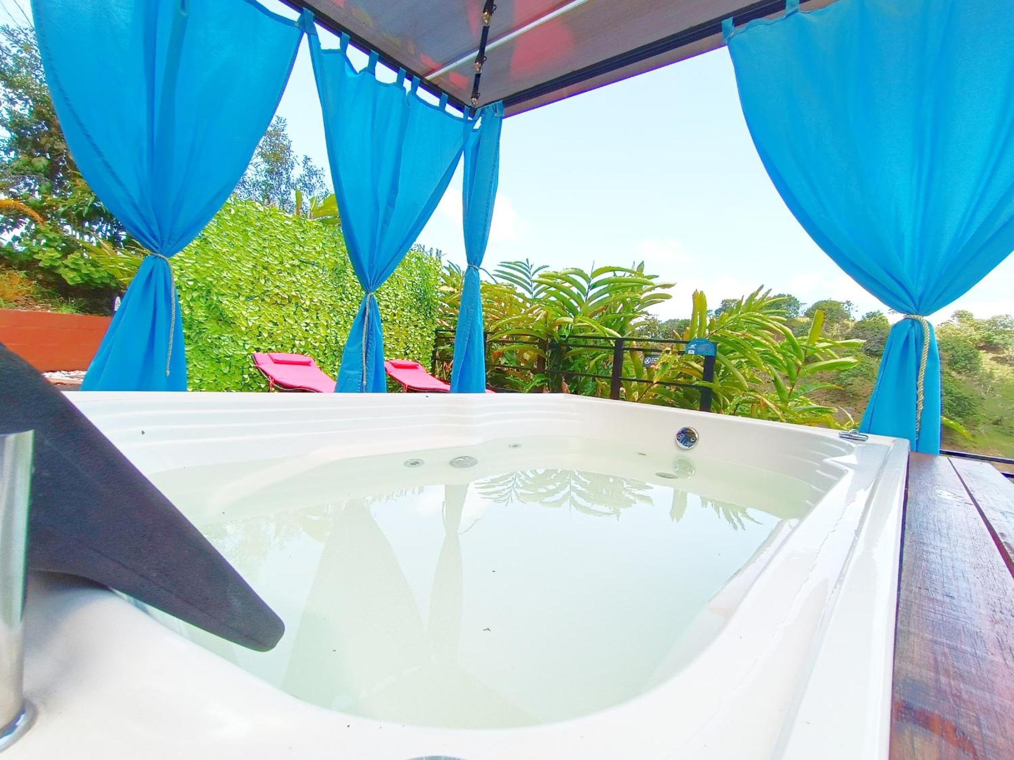 ホテル Glamping The Mountain Guatapé エクステリア 写真