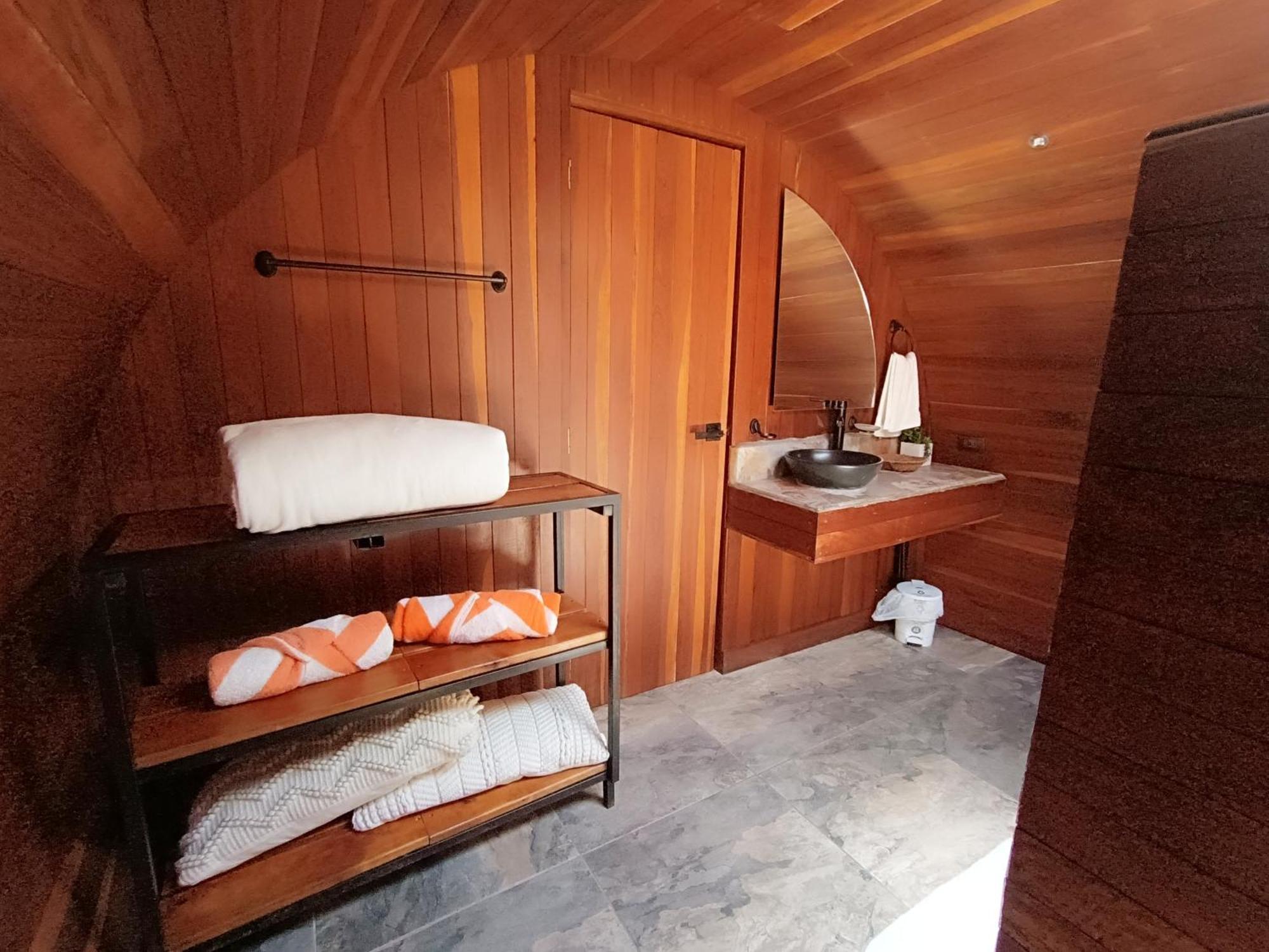 ホテル Glamping The Mountain Guatapé エクステリア 写真