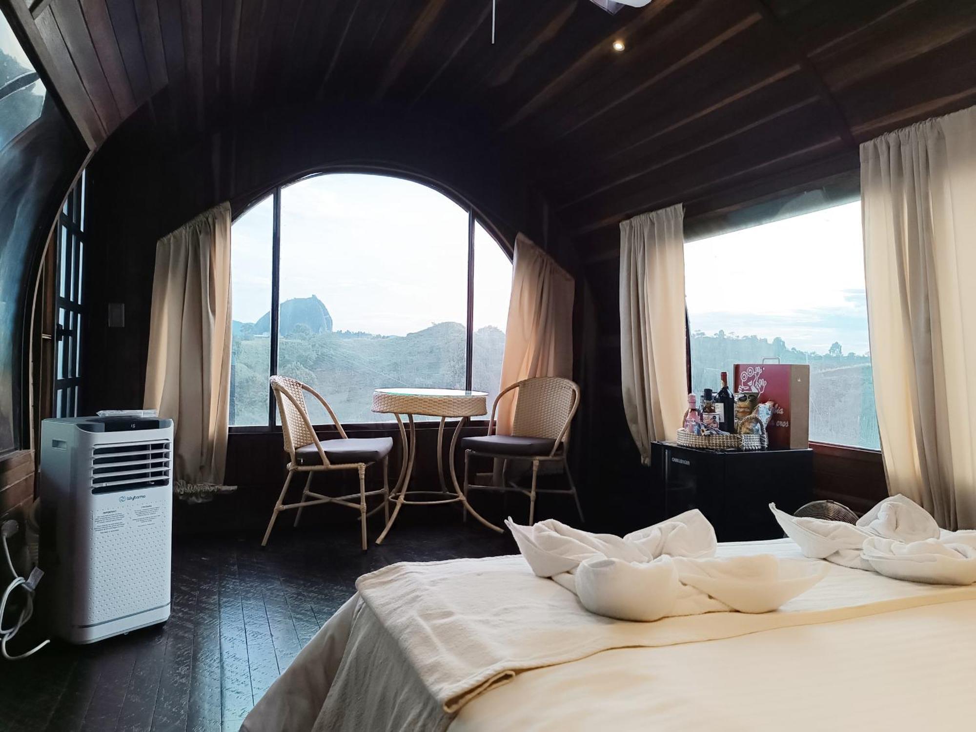 ホテル Glamping The Mountain Guatapé エクステリア 写真