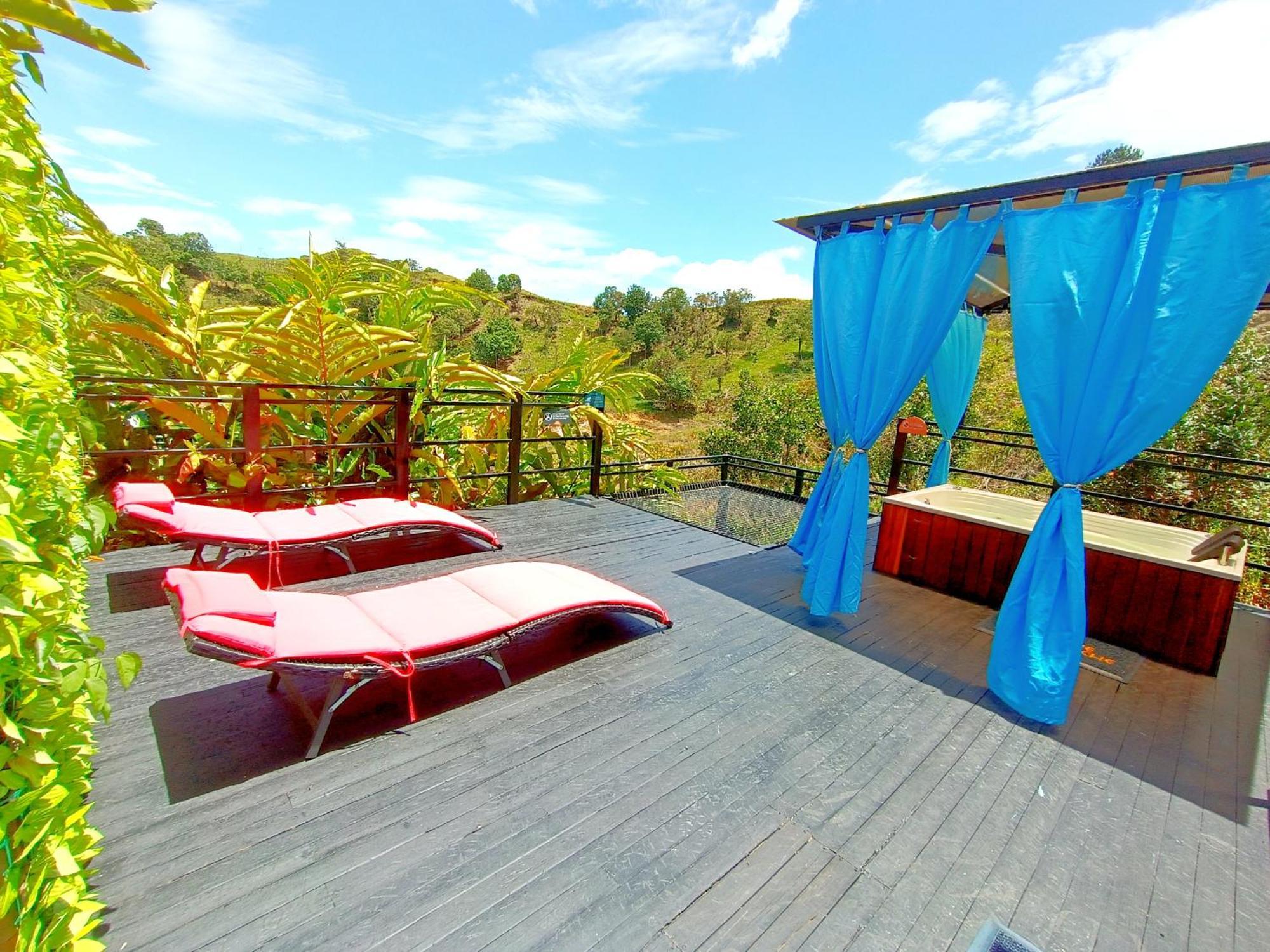 ホテル Glamping The Mountain Guatapé エクステリア 写真