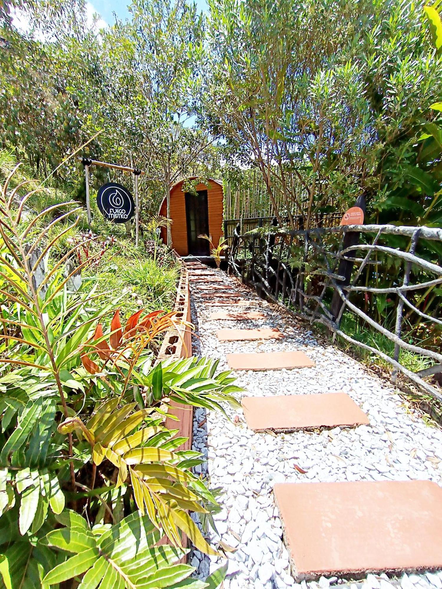 ホテル Glamping The Mountain Guatapé エクステリア 写真