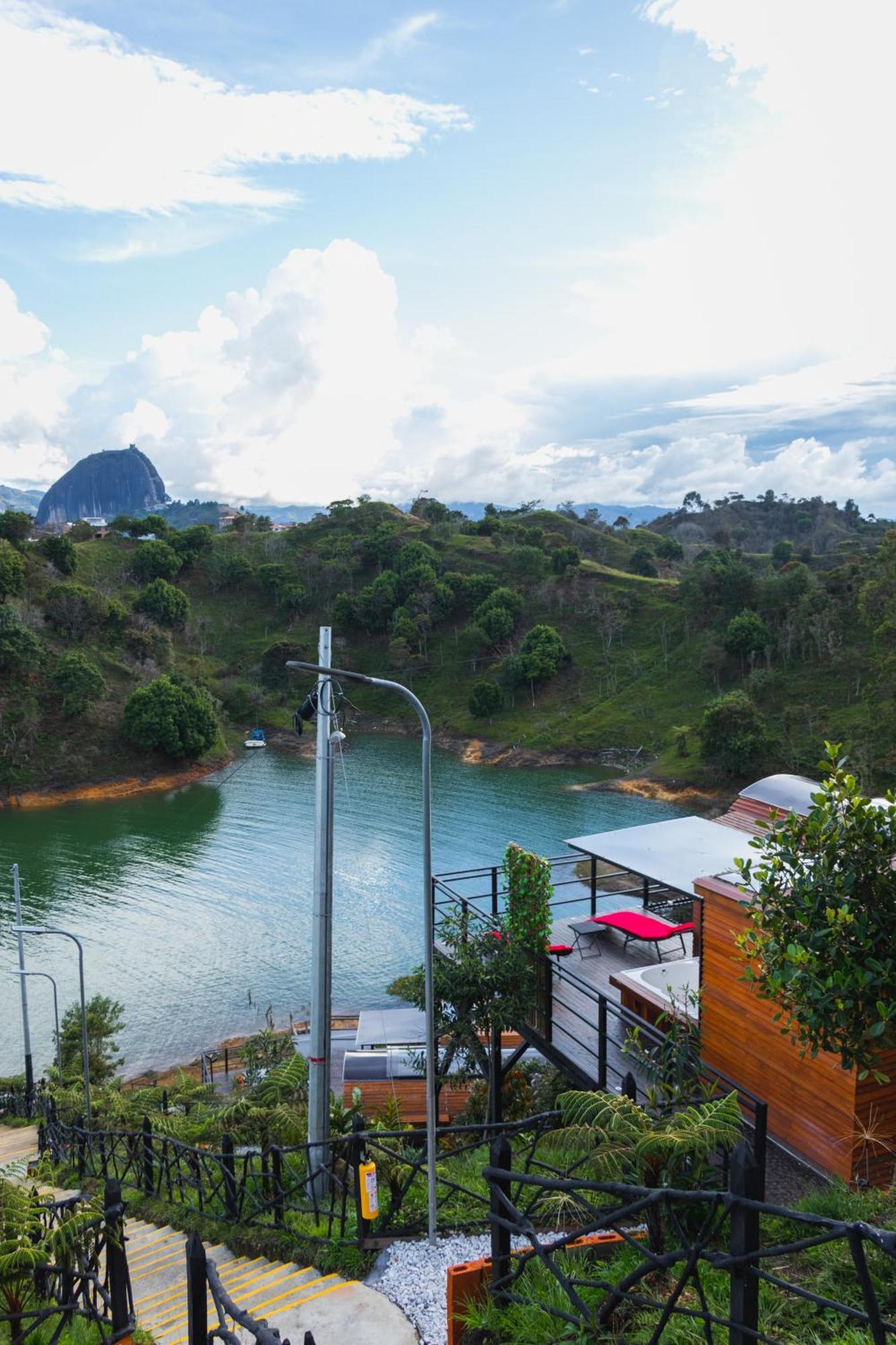 ホテル Glamping The Mountain Guatapé エクステリア 写真
