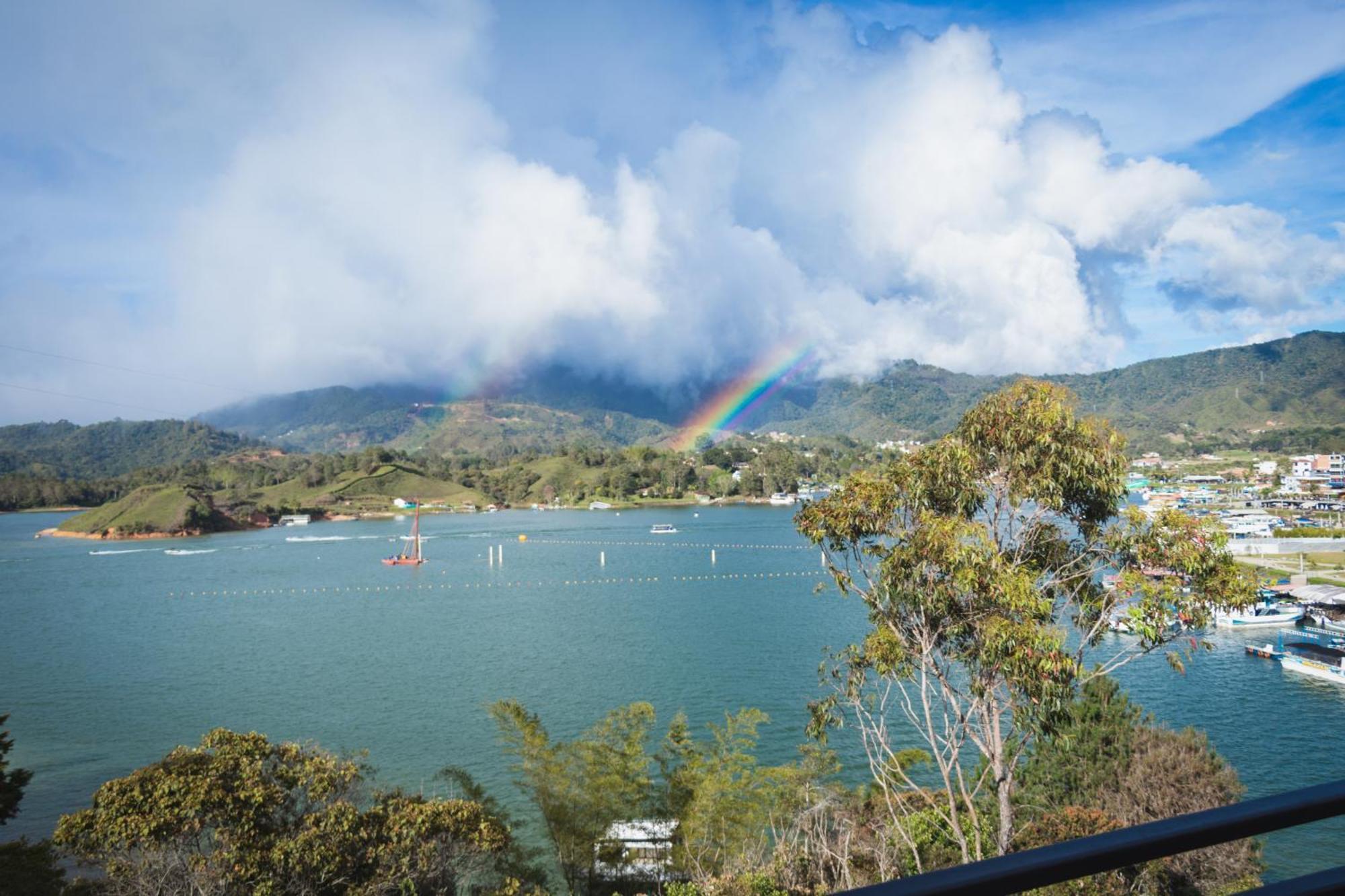 ホテル Glamping The Mountain Guatapé エクステリア 写真