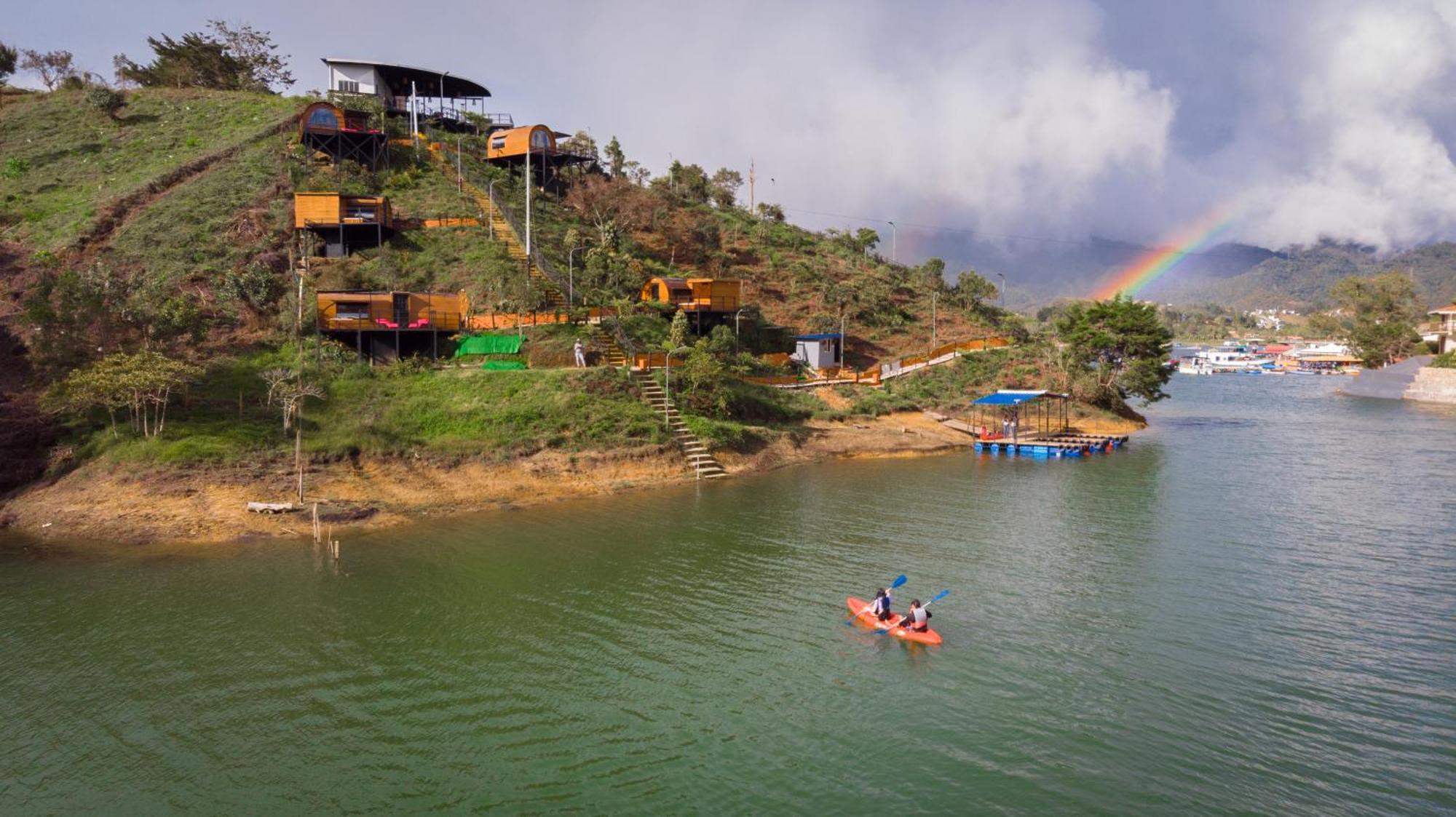 ホテル Glamping The Mountain Guatapé エクステリア 写真